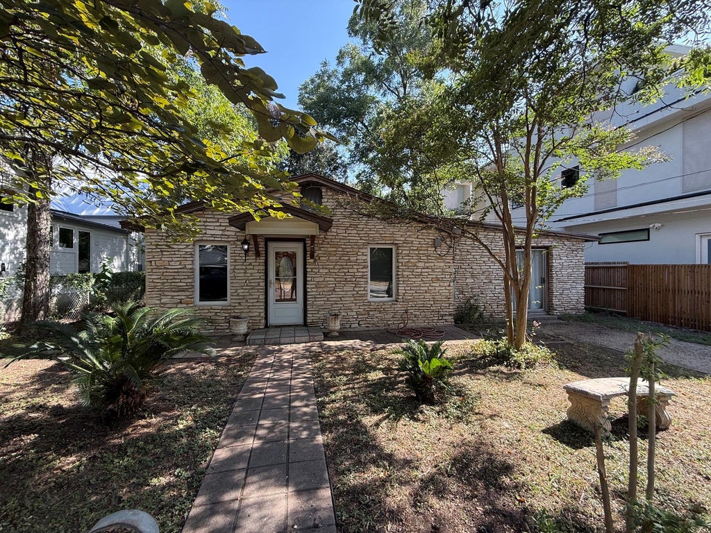 Photo of 1402 Garden ST, Austin, TX 78702 (MLS # 7937936)