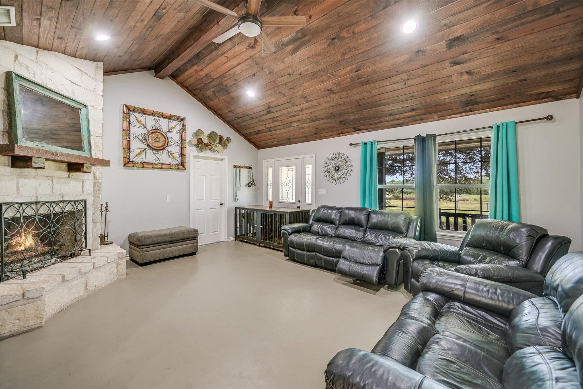 1170 Private Road 3241