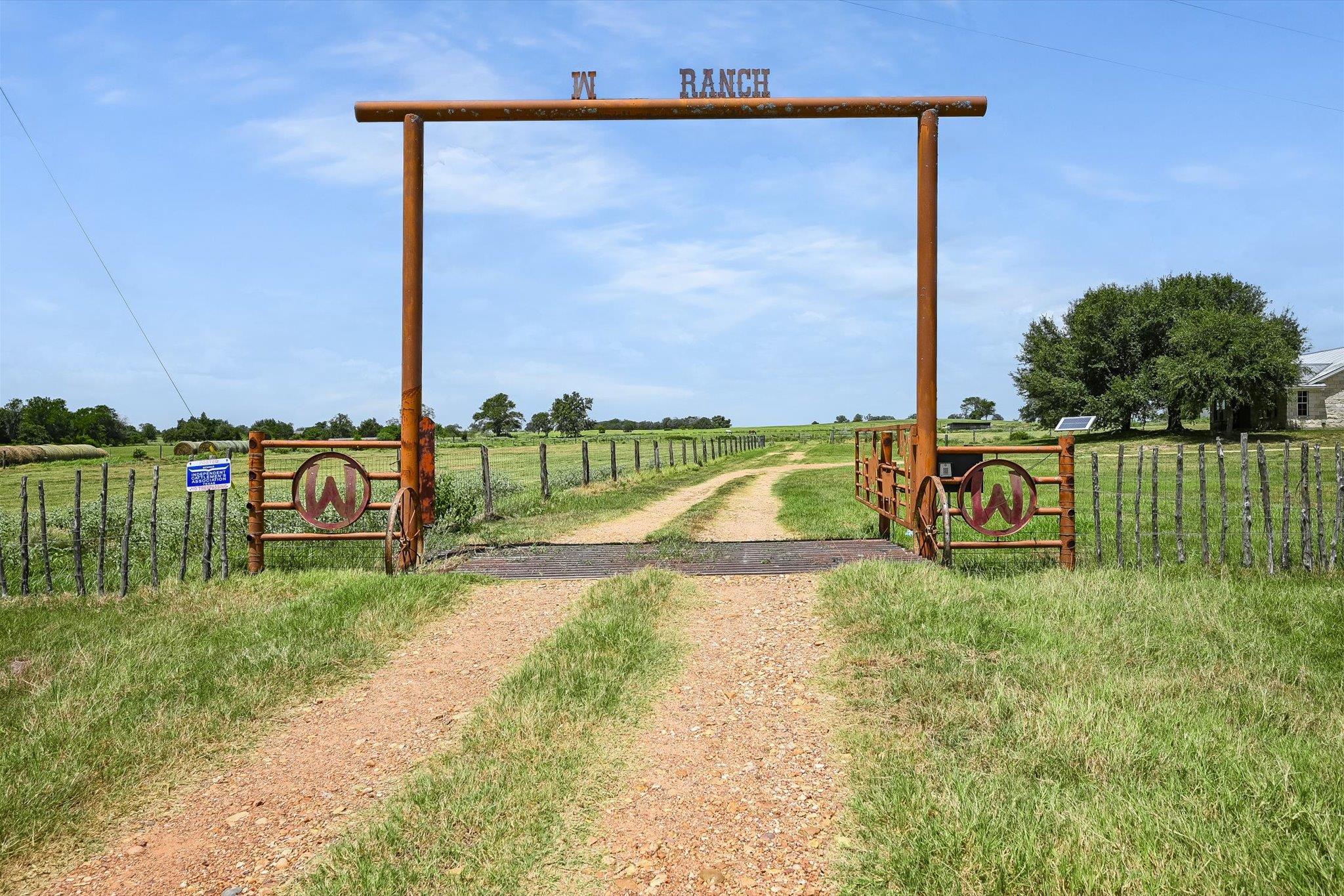 1170 Private Road 3241