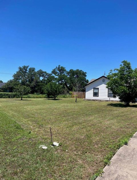 90 Huge Oak ST Bertram TX 78605