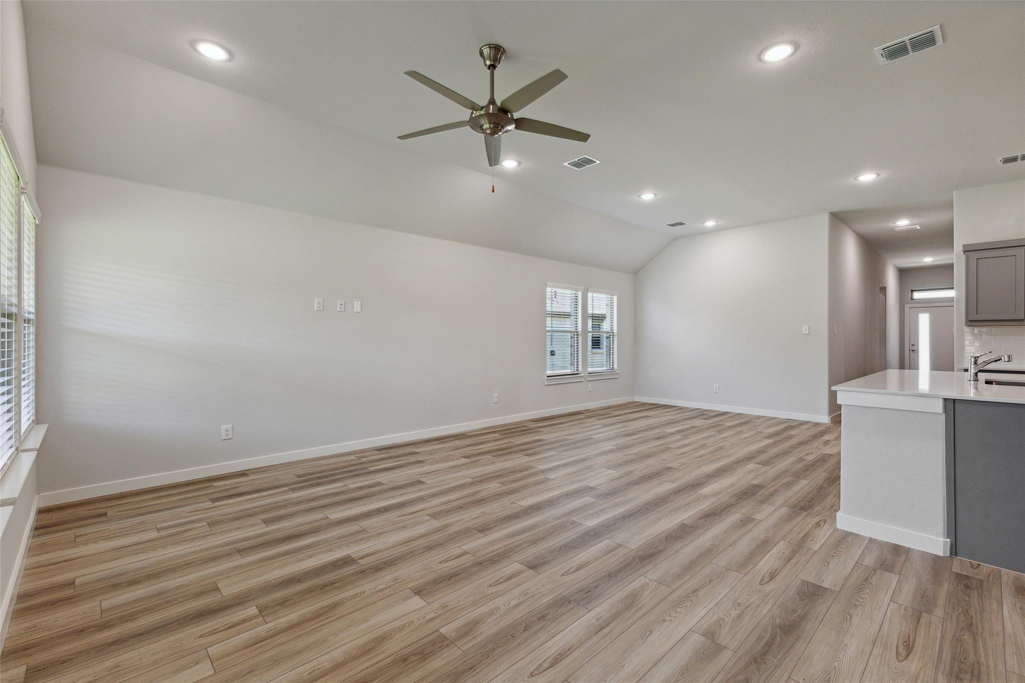 200 Hidalgo LN