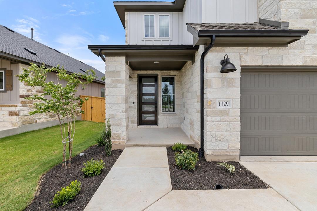 1129 North Roger Hanks Parkway