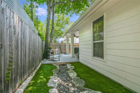 Tiny photo for 2817 Kinney Oaks CT, Austin, TX 78704 (MLS # 2155404)