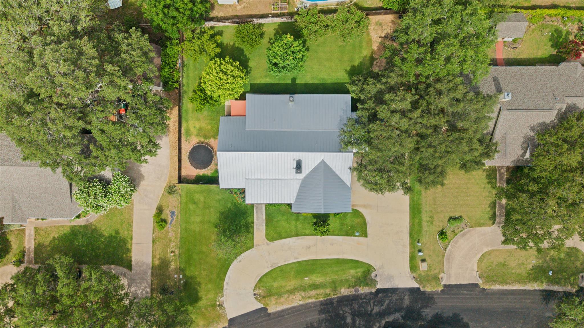 106 Leaning Oak CIR