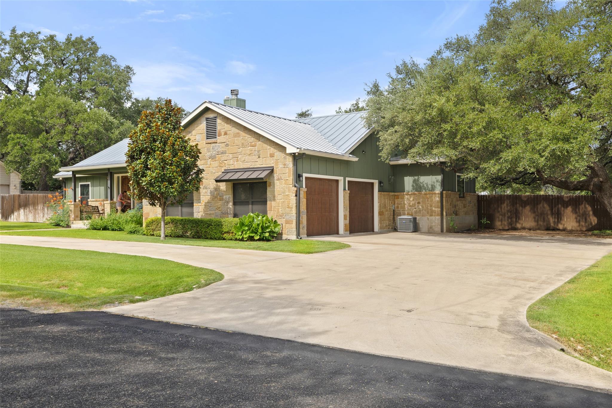 106 Leaning Oak CIR