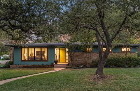 Photo of 2601 Park View DR, Austin, TX 78757 (MLS # 5505695)