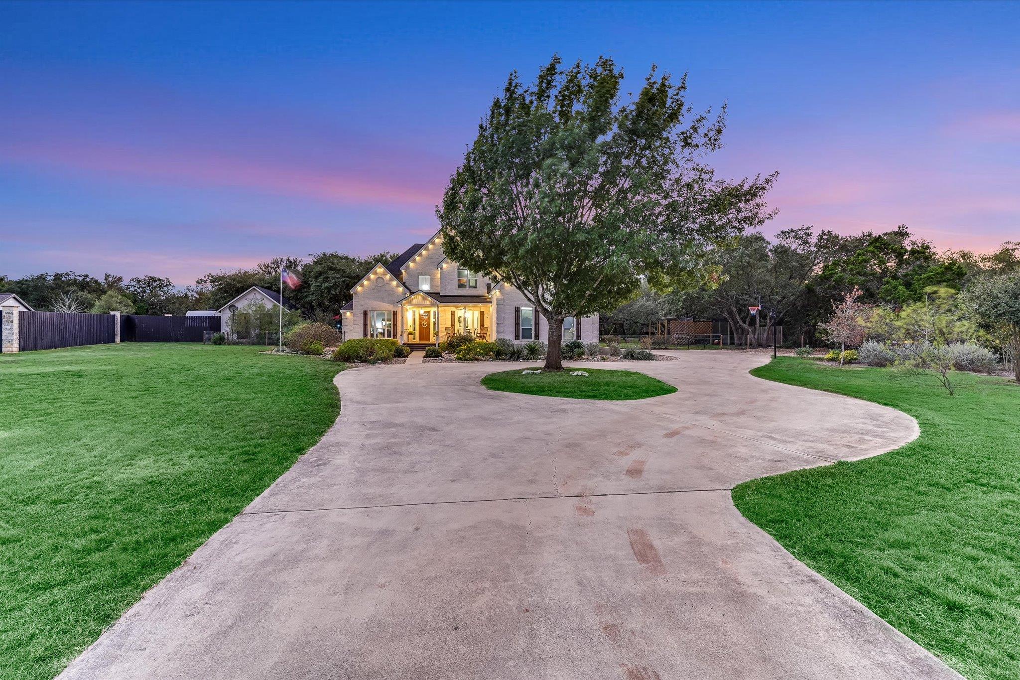 1196 W Bartlett DR