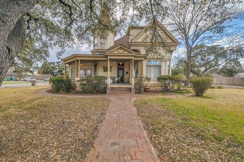 606 S Key Ave Lampasas TX 76550