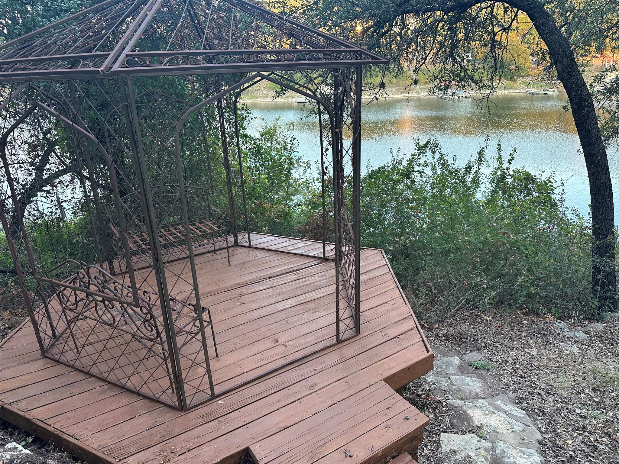10903 Lakeside DR