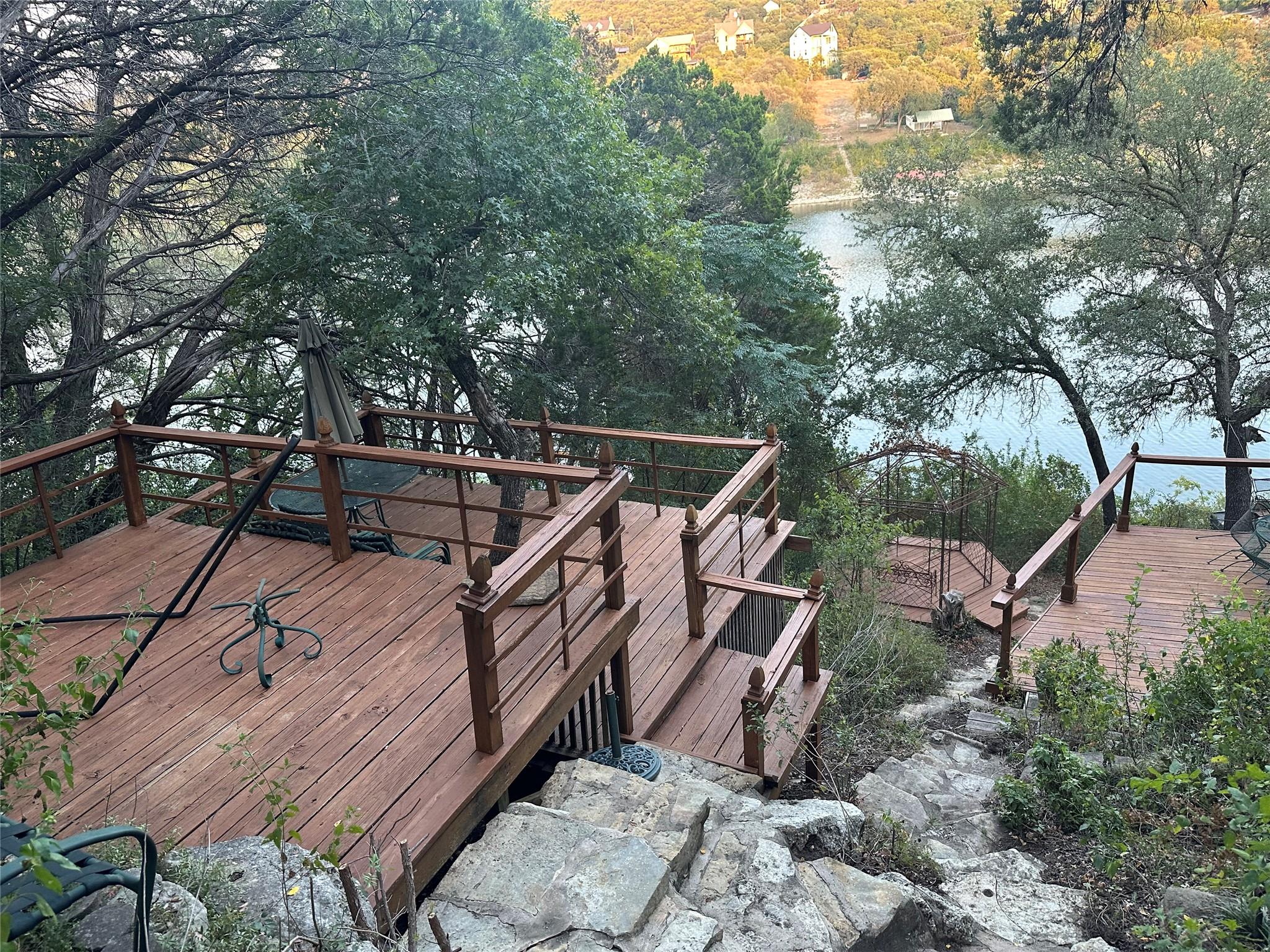 10903 Lakeside DR