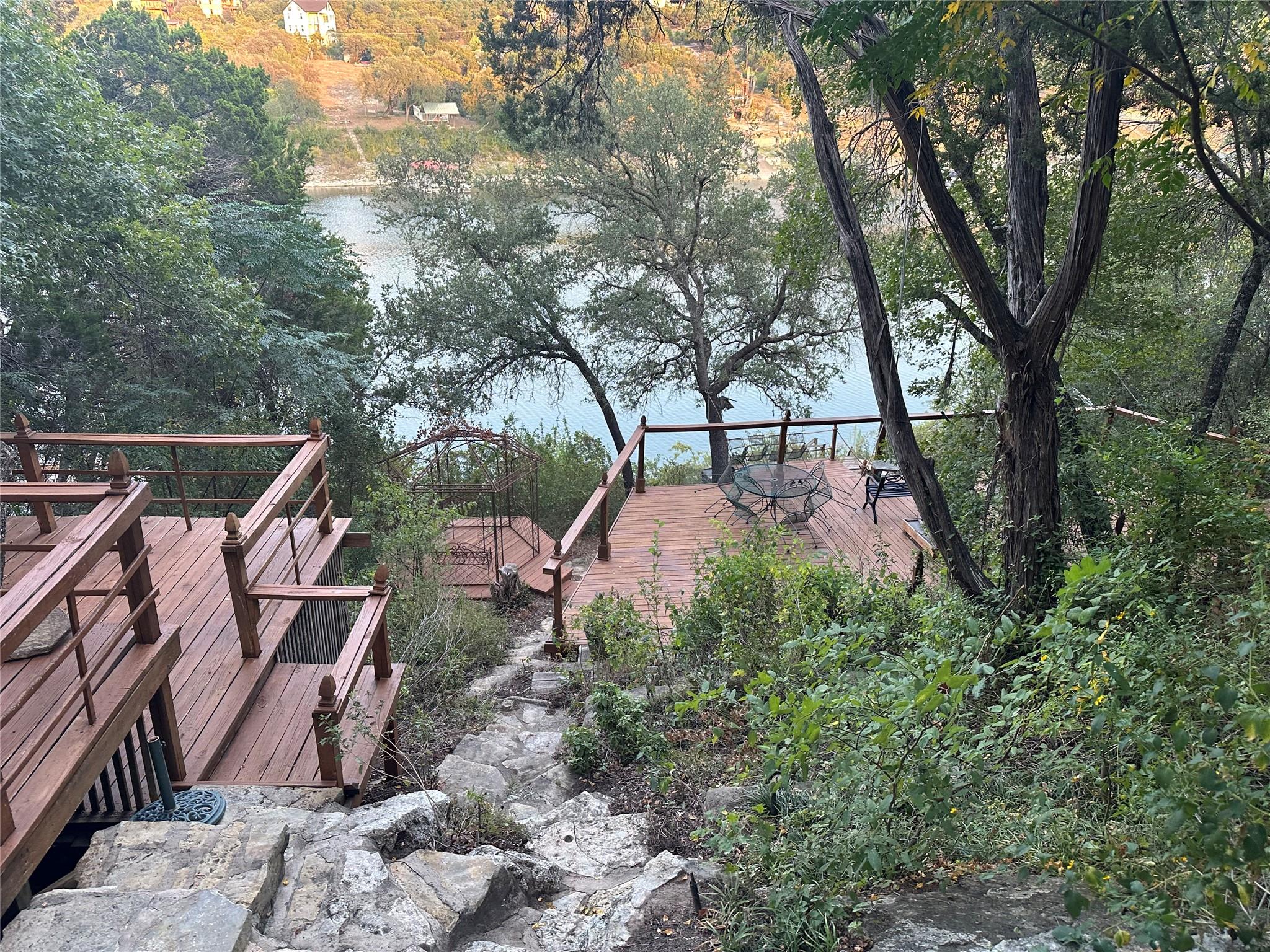 10903 Lakeside DR