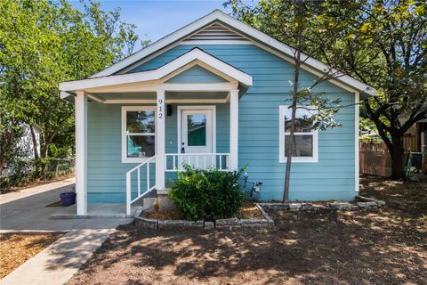 Photo of 912 Gene Johnson ST, Austin, TX 78751 (MLS # 6014746)