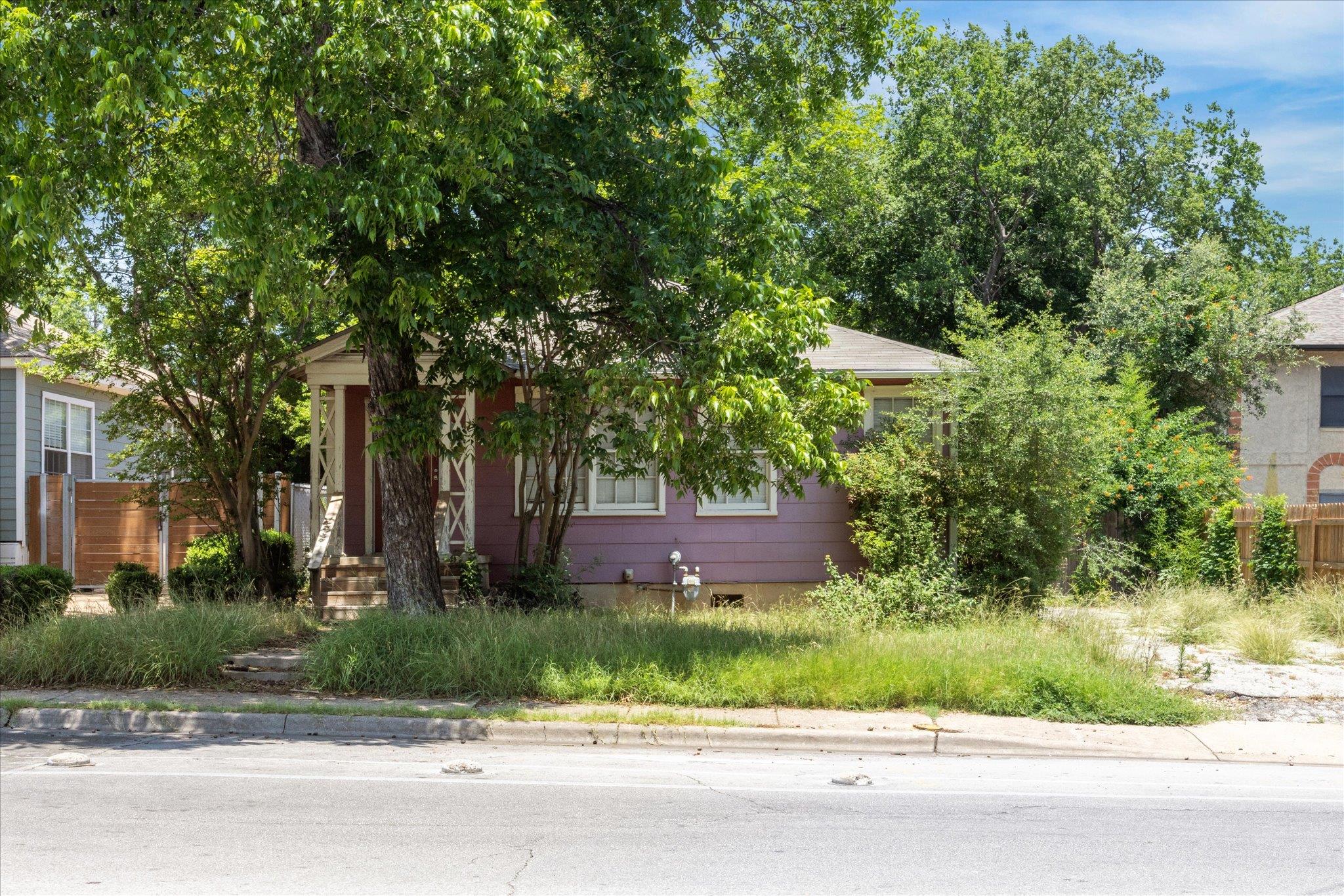 700 W North Loop BLVD