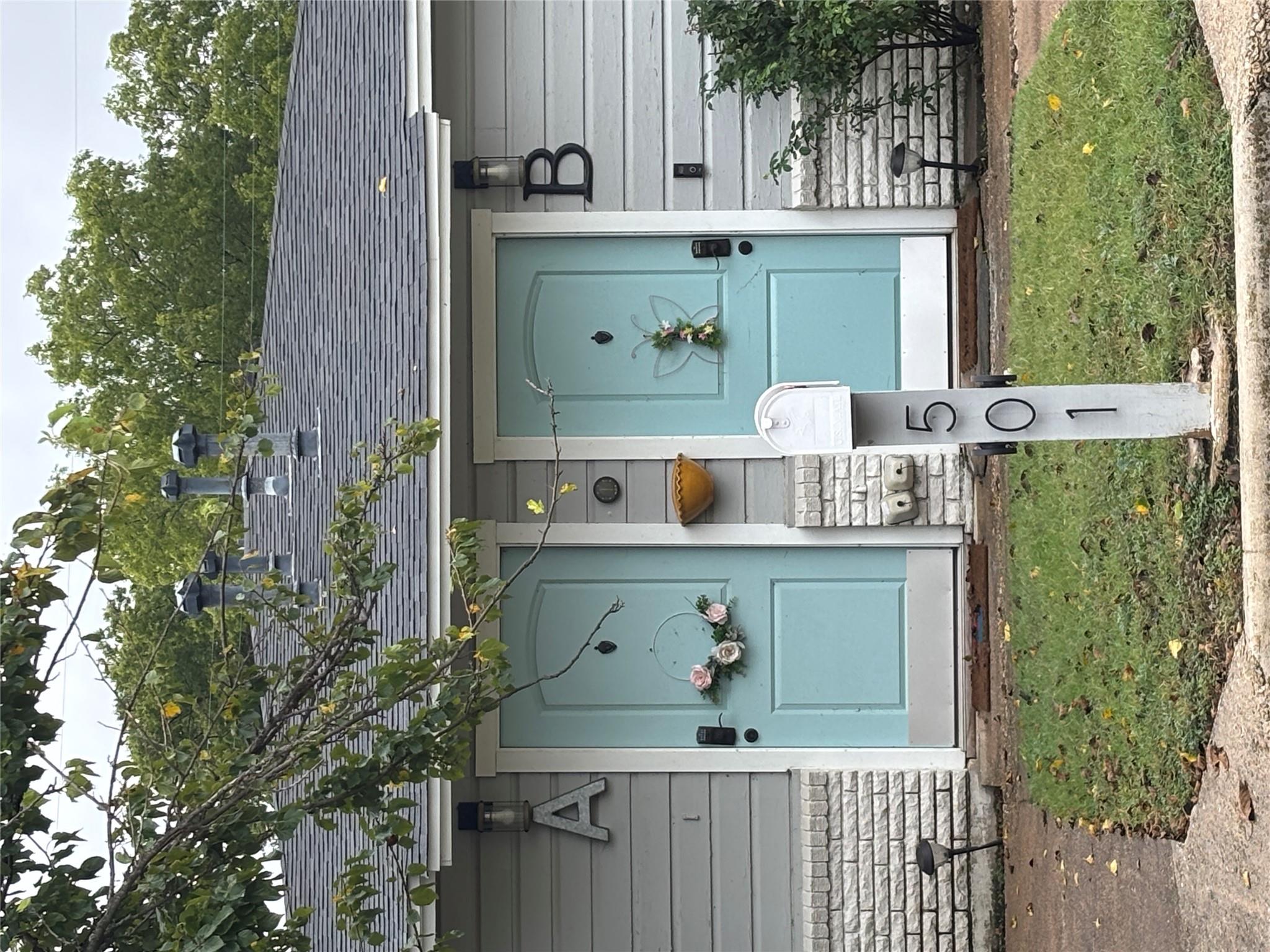501 W Lincoln Ave A-B