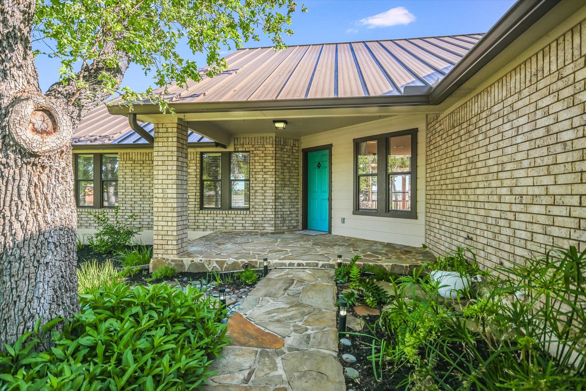 106 & 104 Agarita DR