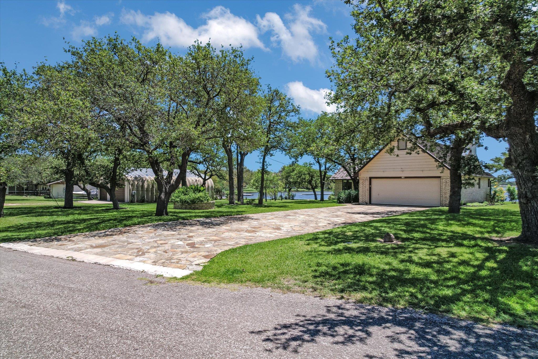 106 & 104 Agarita DR