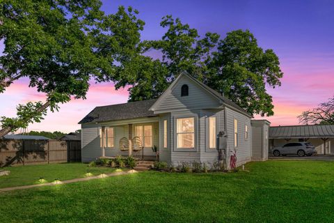 703 E Highway ST Fredericksburg TX 78624