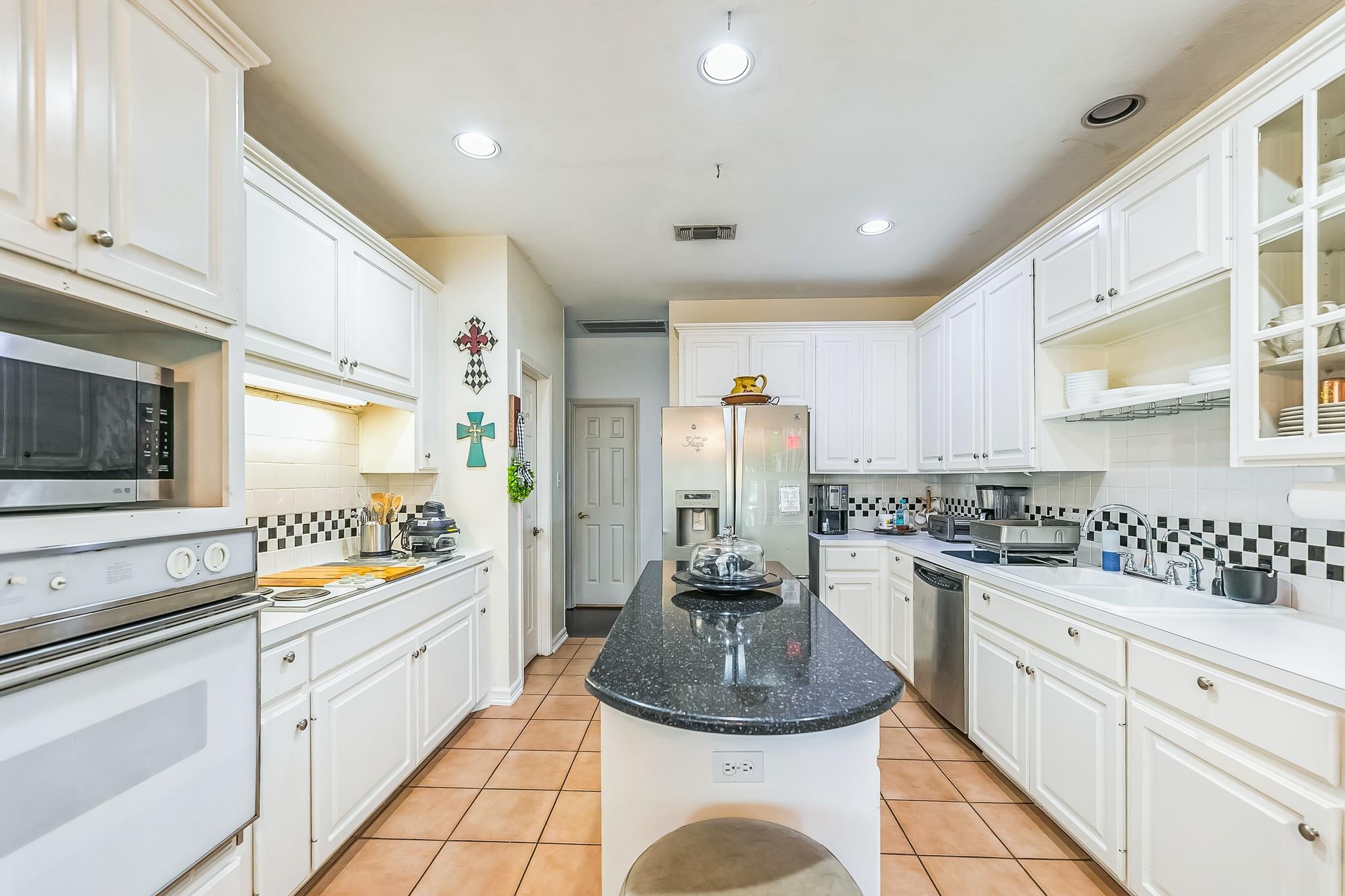 909 Oak Meadow DR