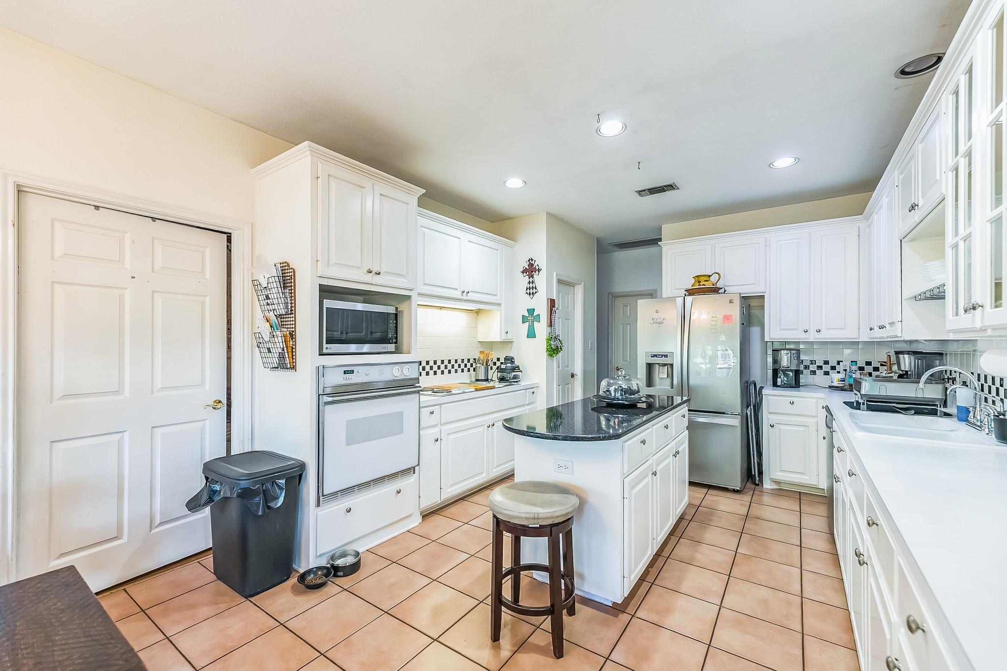 909 Oak Meadow DR