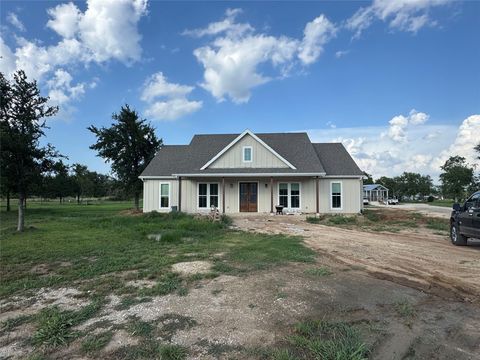 1353 Red Town RD B Elgin TX 78621