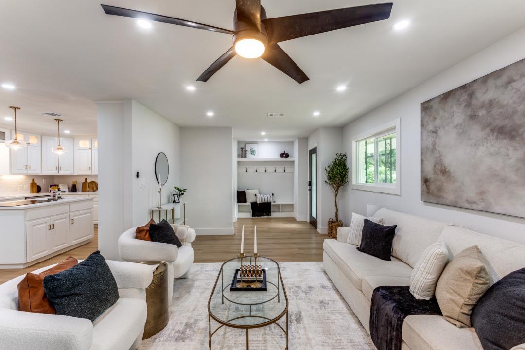 606 Lilac DR