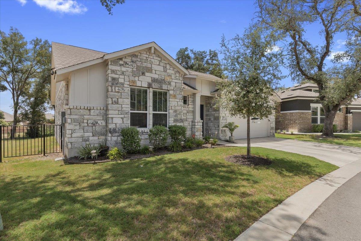 242 Reveille DR