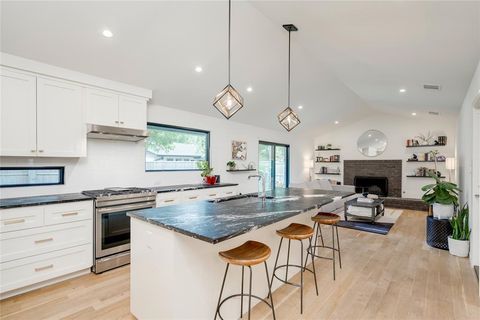 Tiny photo for 2111 Teakwood DR, Austin, TX 78757 (MLS # 3664552)