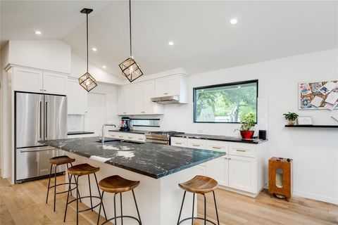 Photo of 2111 Teakwood DR, Austin, TX 78757 (MLS # 3664552)