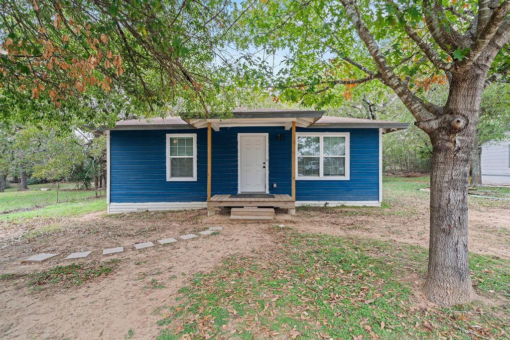 Photo of 805 Hickory ST, Rockdale, TX 76567 (MLS # 3777030)