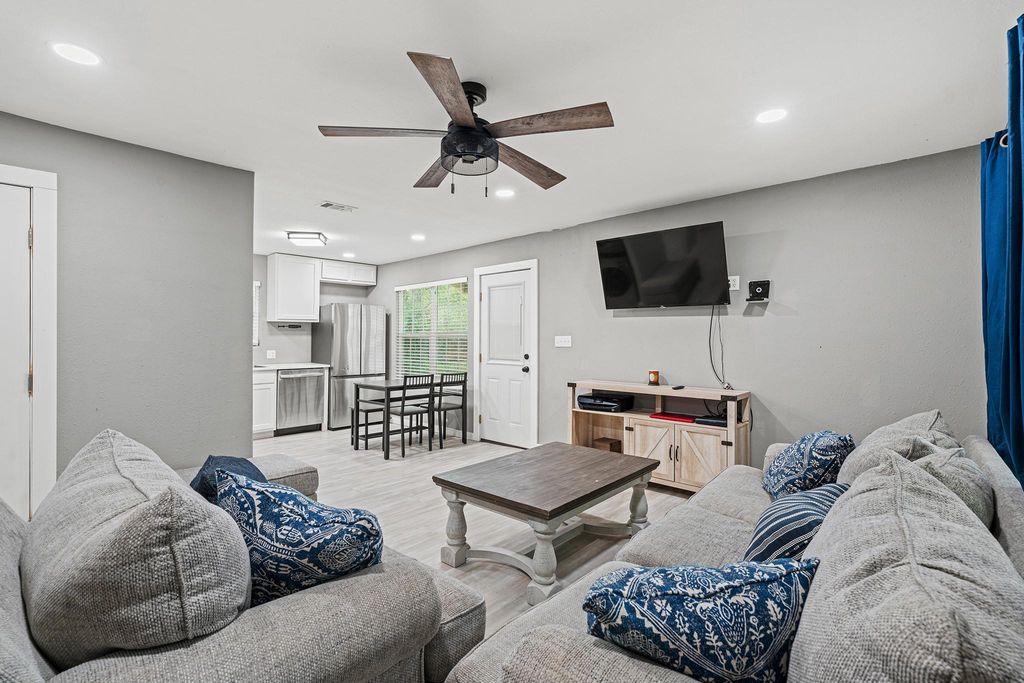 Photo of 805 Hickory ST, Rockdale, TX 76567 (MLS # 3777030)