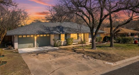 Photo of 1704 Shelbourne DR, Austin, TX 78752 (MLS # 3401964)