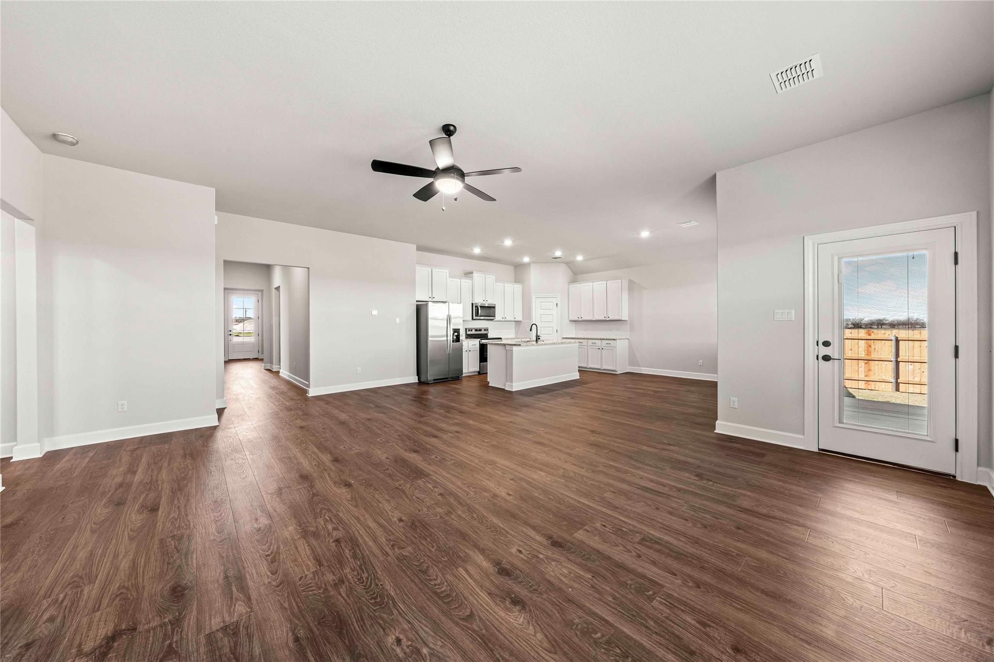405 W Luna Blue LN