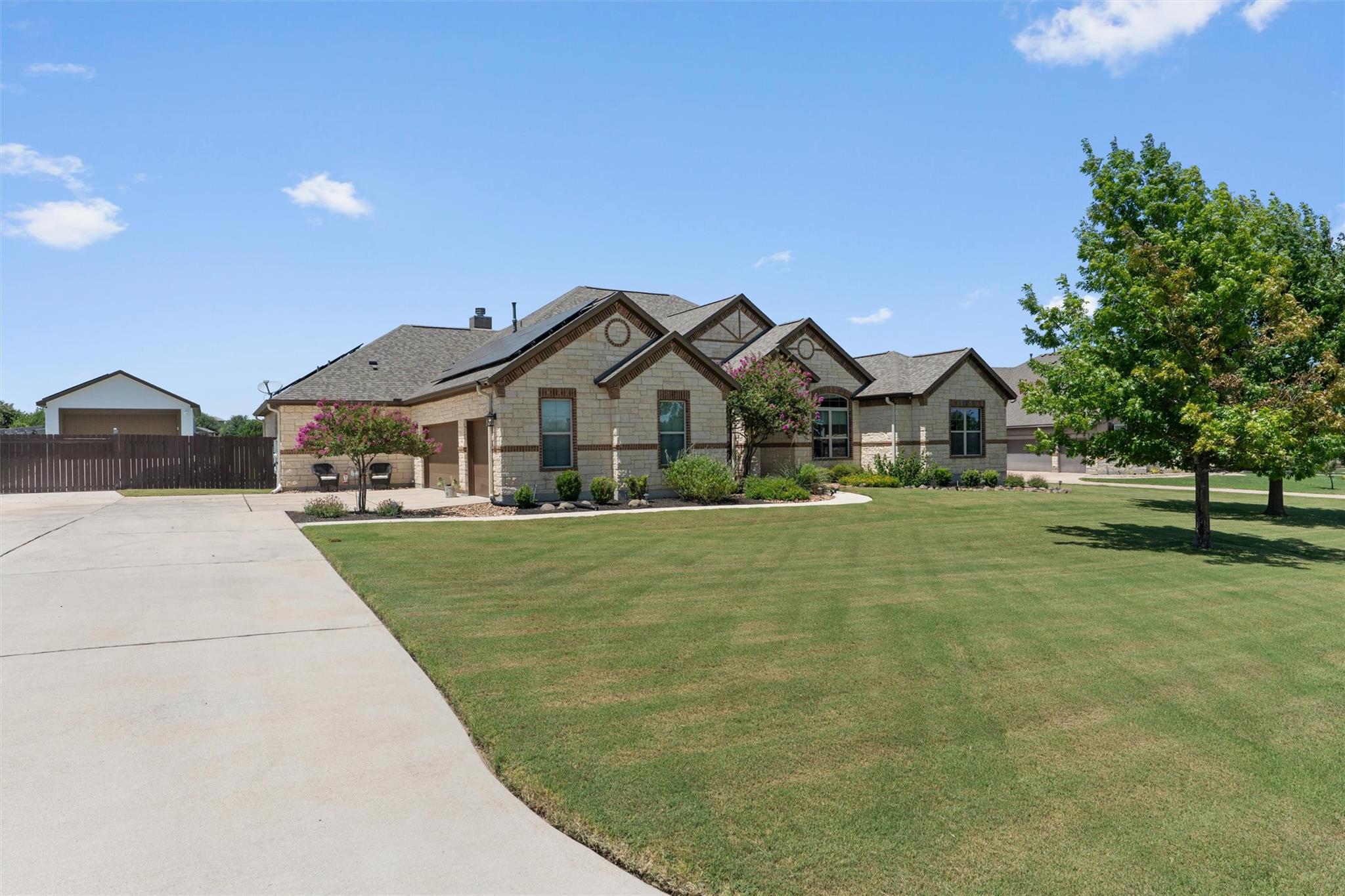 209 E Vienna DR