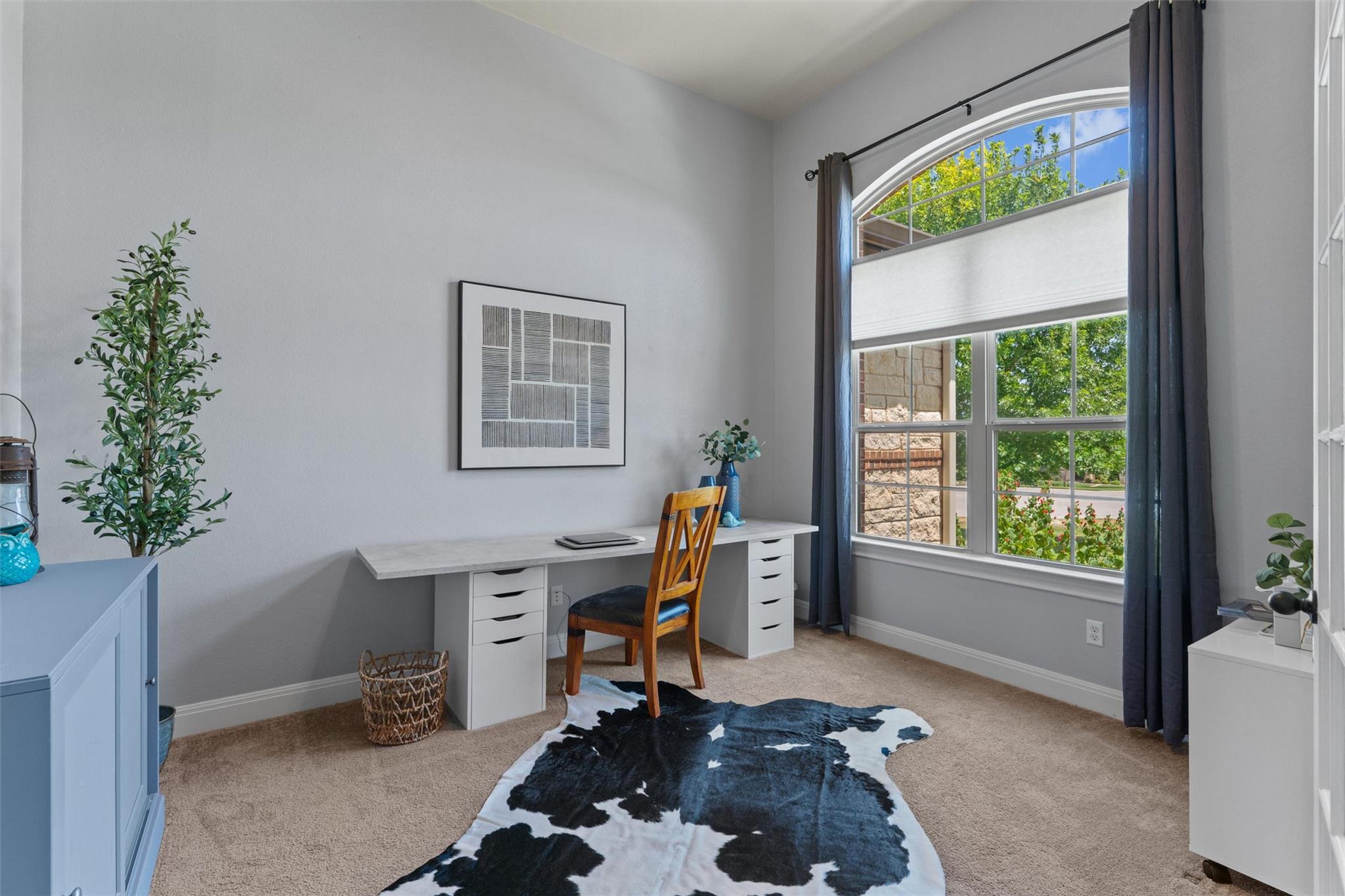 209 E Vienna DR