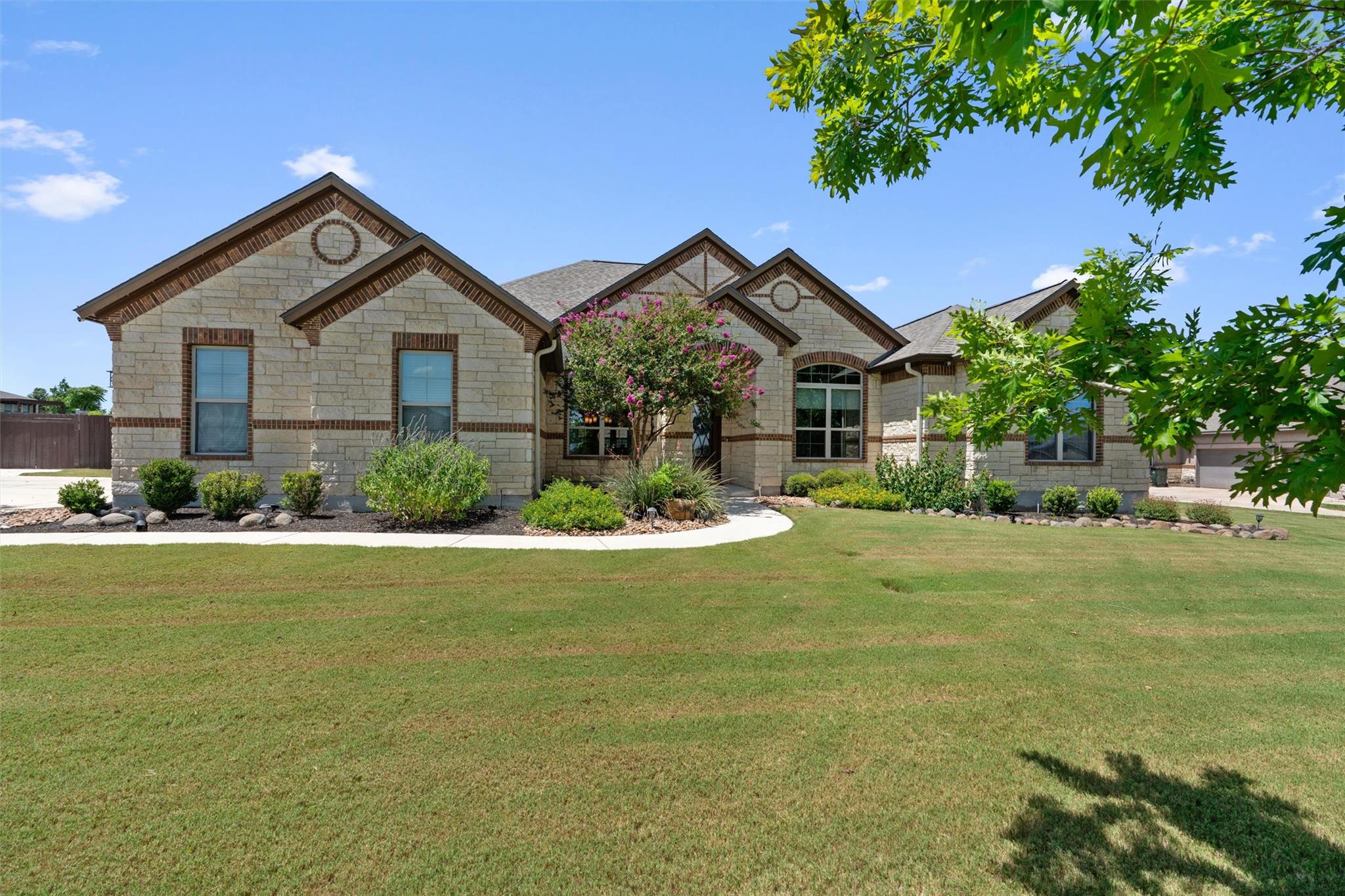 209 E Vienna DR