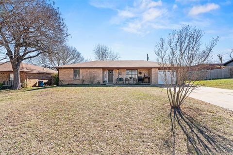 1611 Brazos Ave Rockdale TX 76567