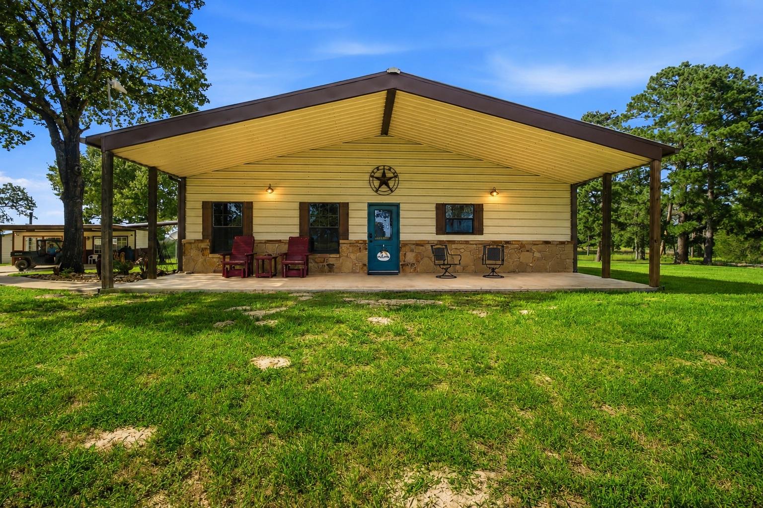 318 Grey Wolf LN
