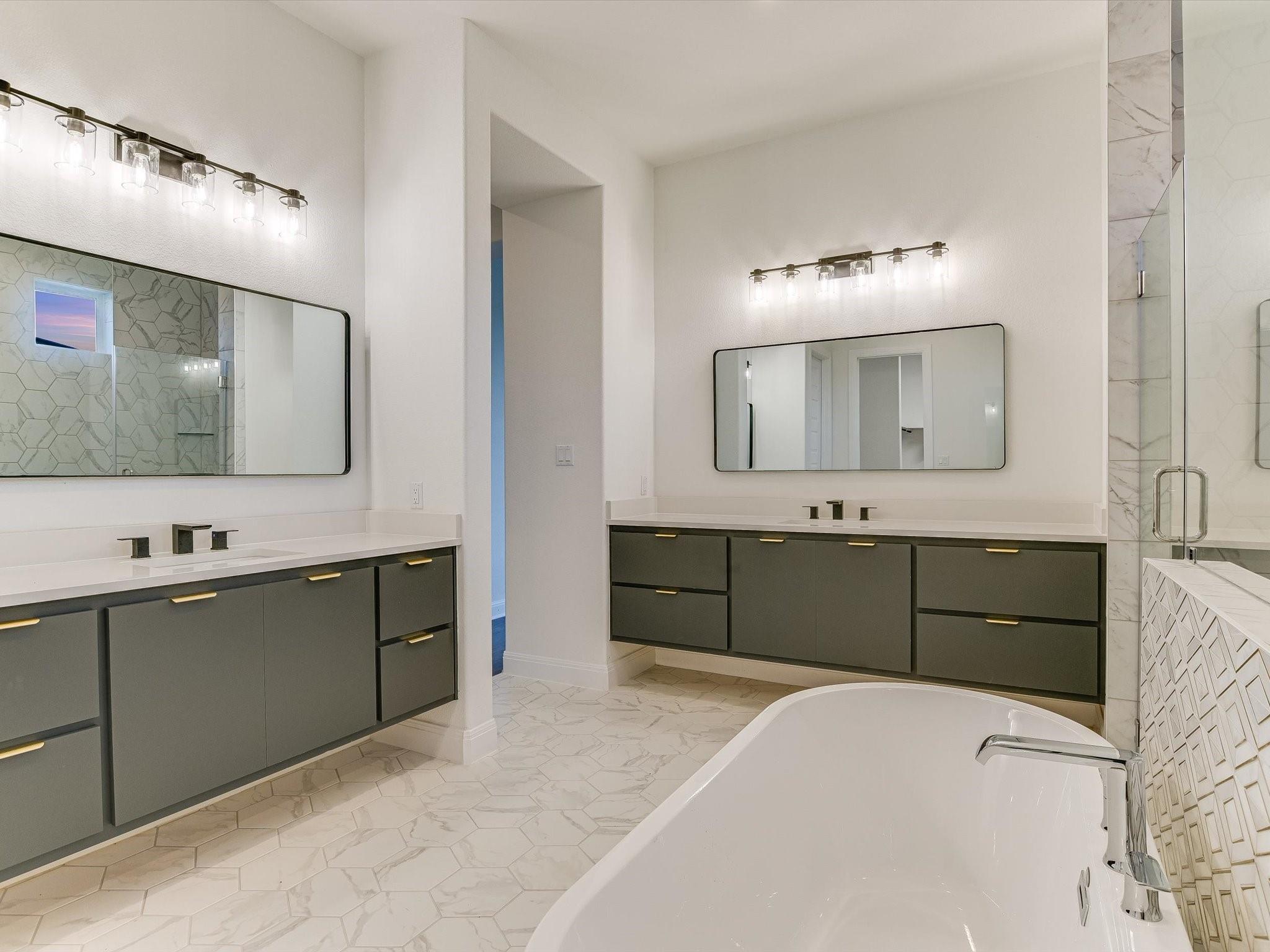 Austin, Texas 78738, United States, 5 Bedrooms Bedrooms, ,5 BathroomsBathrooms,Residential,Pending,11572