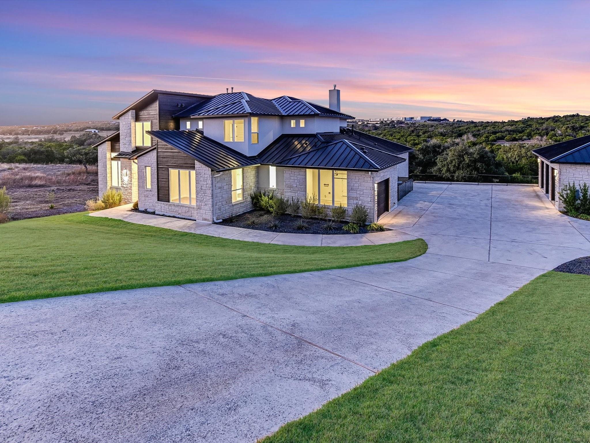 Austin, Texas 78738, United States, 5 Bedrooms Bedrooms, ,5 BathroomsBathrooms,Residential,Pending,11572