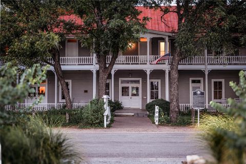 1001 King CT Kingsland TX 78639