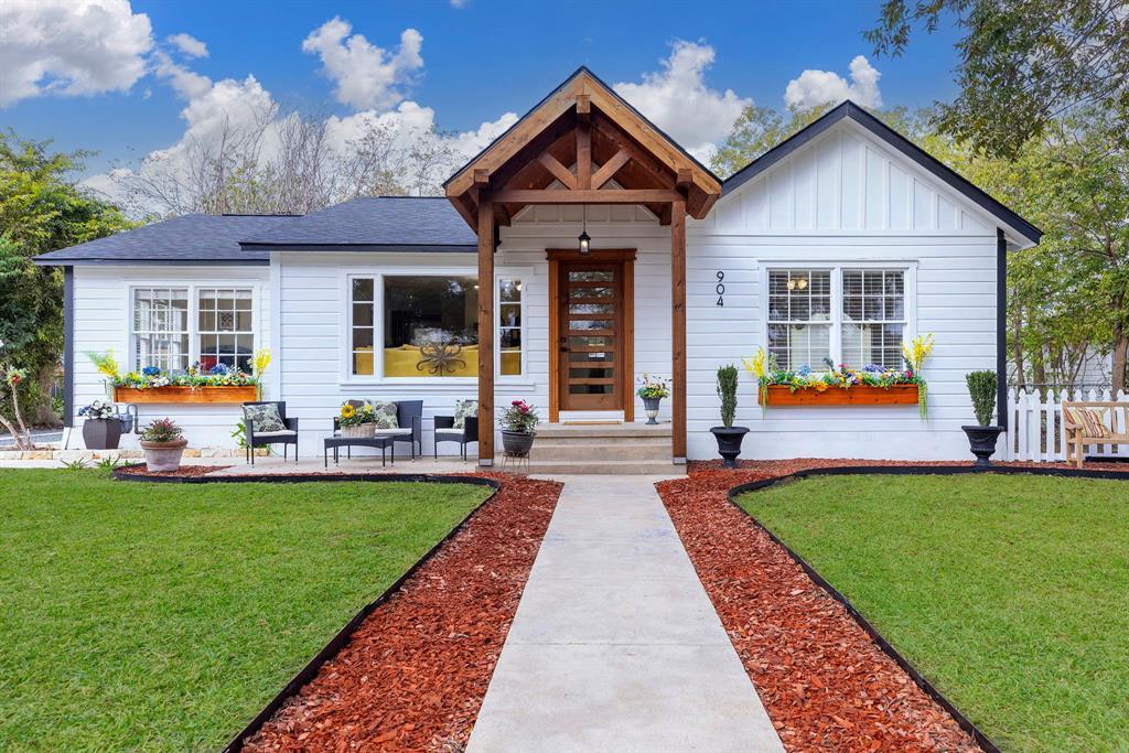 Photo of 904 Fisher ST, Taylor, TX 76574 (MLS # 6900907)