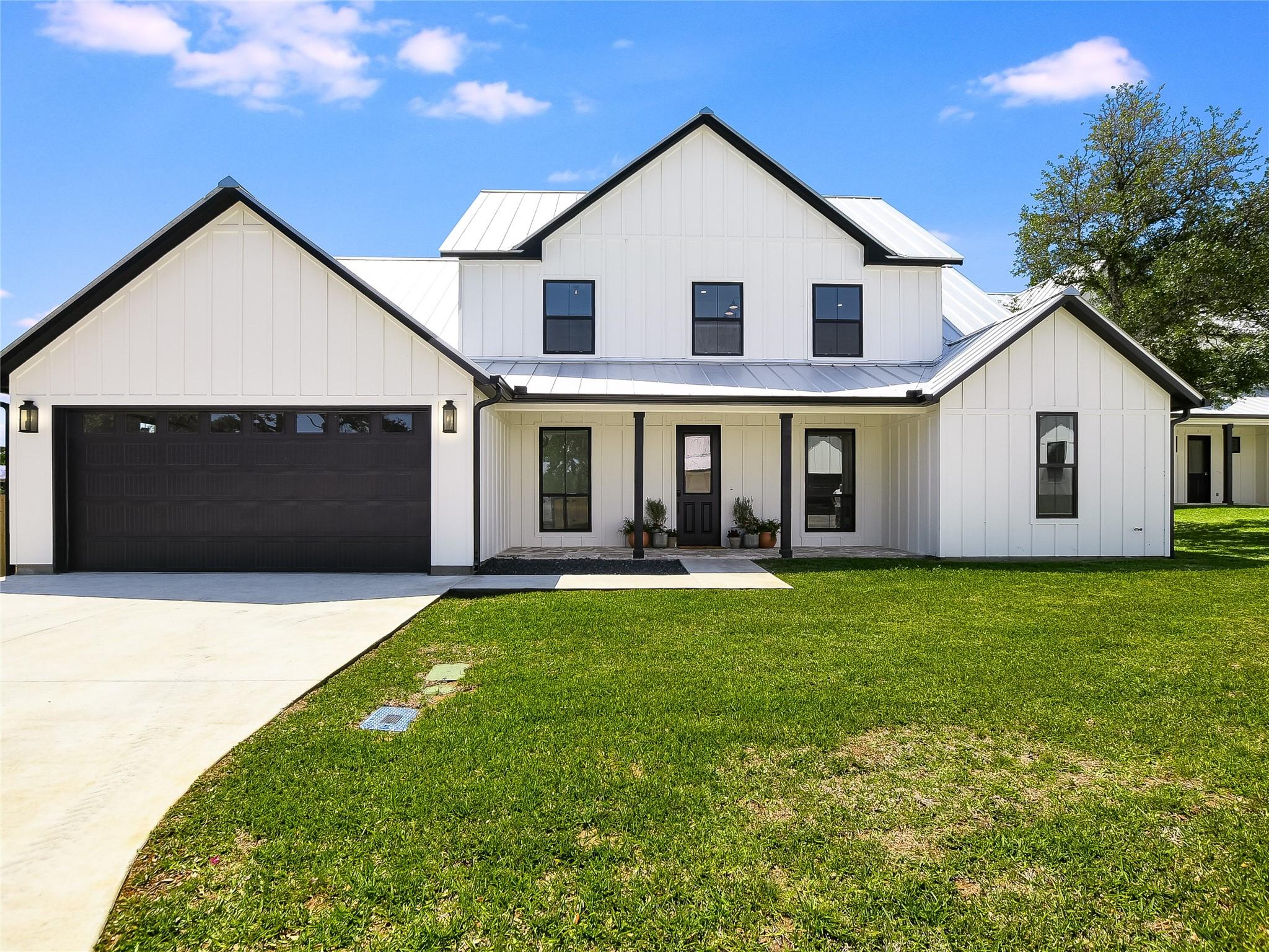 2411 Cherry LN