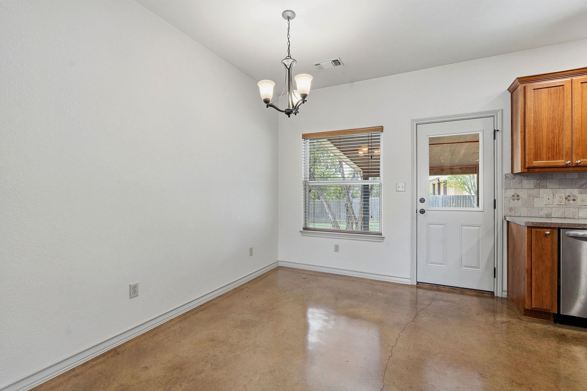 10215 Twin Lake LOOP