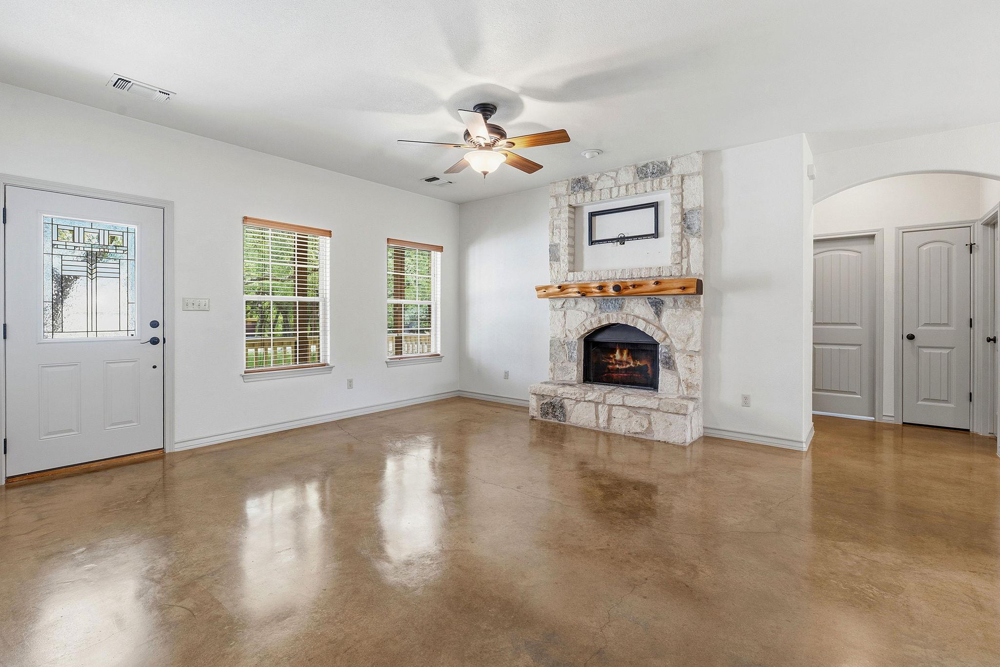 10215 Twin Lake LOOP