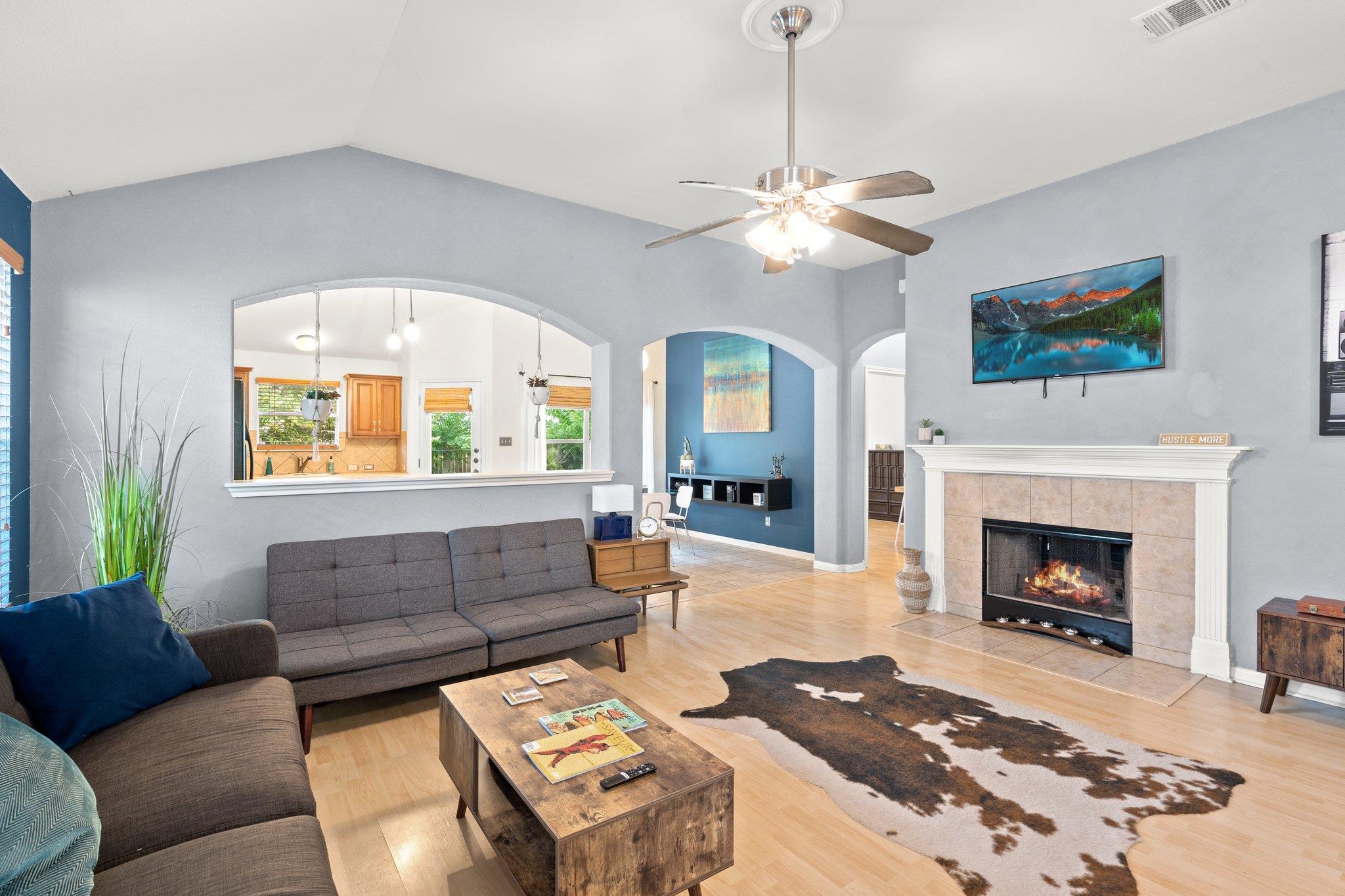 1900 Melissa Oaks LN