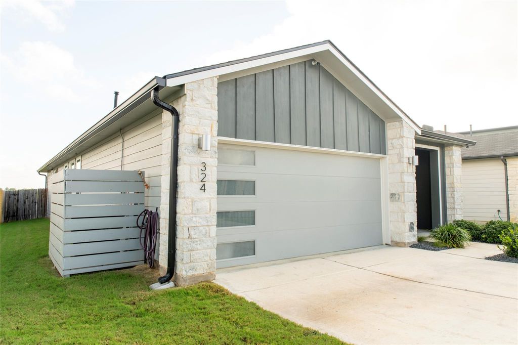 Photo of 324 Millbrook BLVD, San Marcos, TX 78666 (MLS # 1562534)