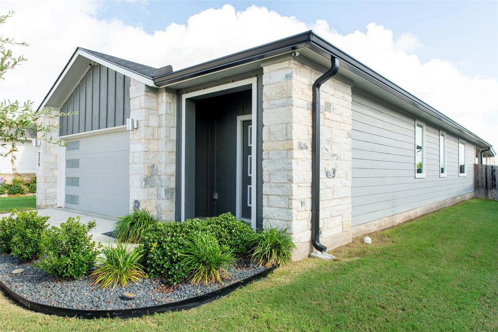 Photo of 324 Millbrook BLVD, San Marcos, TX 78666 (MLS # 1562534)