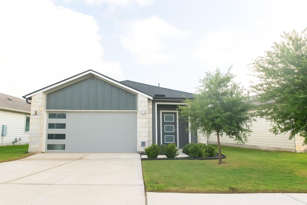 Photo of 324 Millbrook BLVD, San Marcos, TX 78666 (MLS # 1562534)