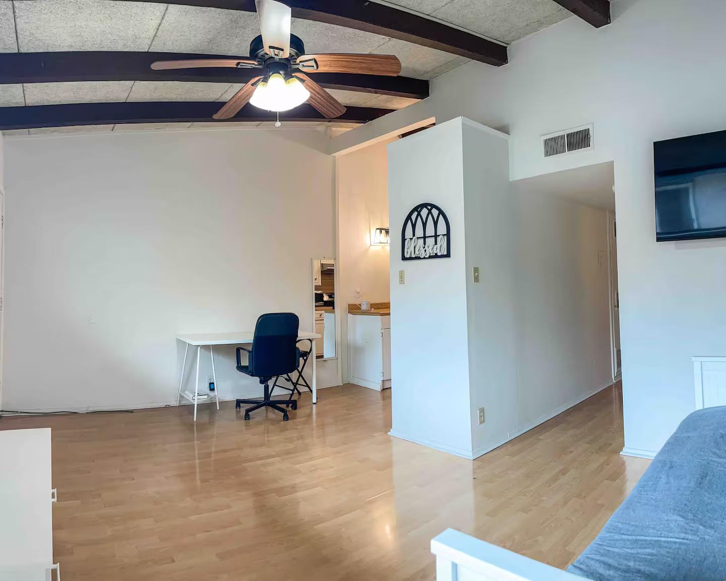 2404 Longview ST 204