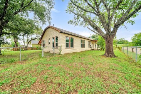 A home in Giddings